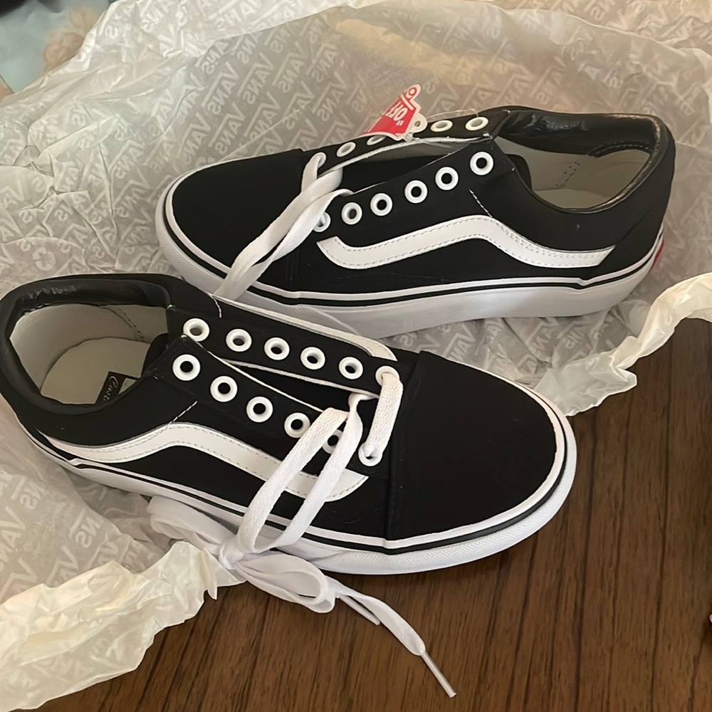 Black Old School Platform Custom Vans (NWT/ never worn)